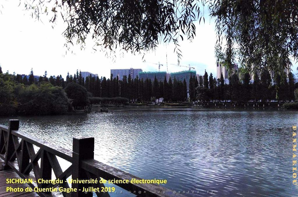 Chengdu- Universite Science electronique 031.jpg